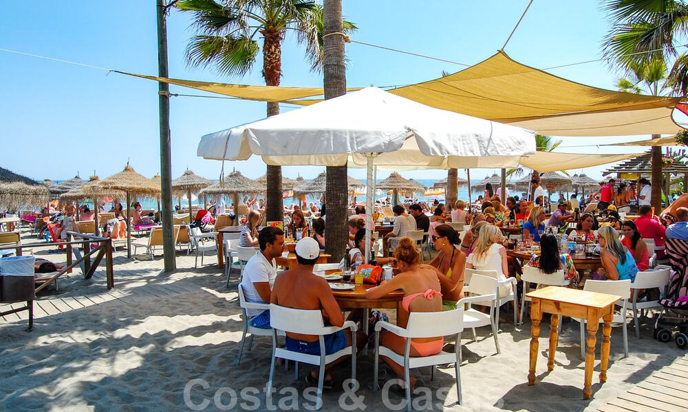 Authentiek, eerstelijns strand appartement te koop met zeezicht op een steenworp van Puerto Banus, Marbella 38663