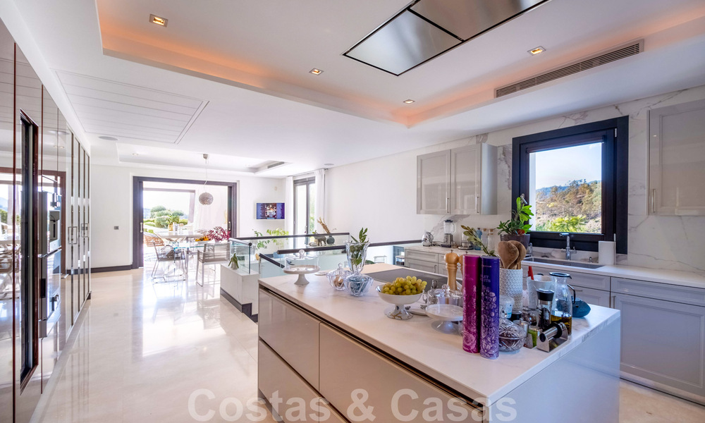 Eigentijdse luxevilla te koop in eerstelijns golf met een prachtig uitzicht in het exclusieve La Zagaleta Golfresort, Benahavis - Marbella 38704