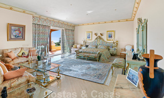 Luxevilla te koop in een klassieke Spaanse stijl, met panoramisch zeezicht in Benahavis - Marbella 38739 