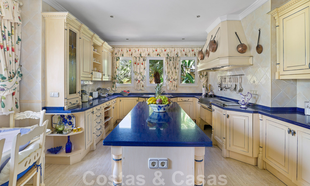 Luxevilla te koop in een klassieke Spaanse stijl, met panoramisch zeezicht in Benahavis - Marbella 38747