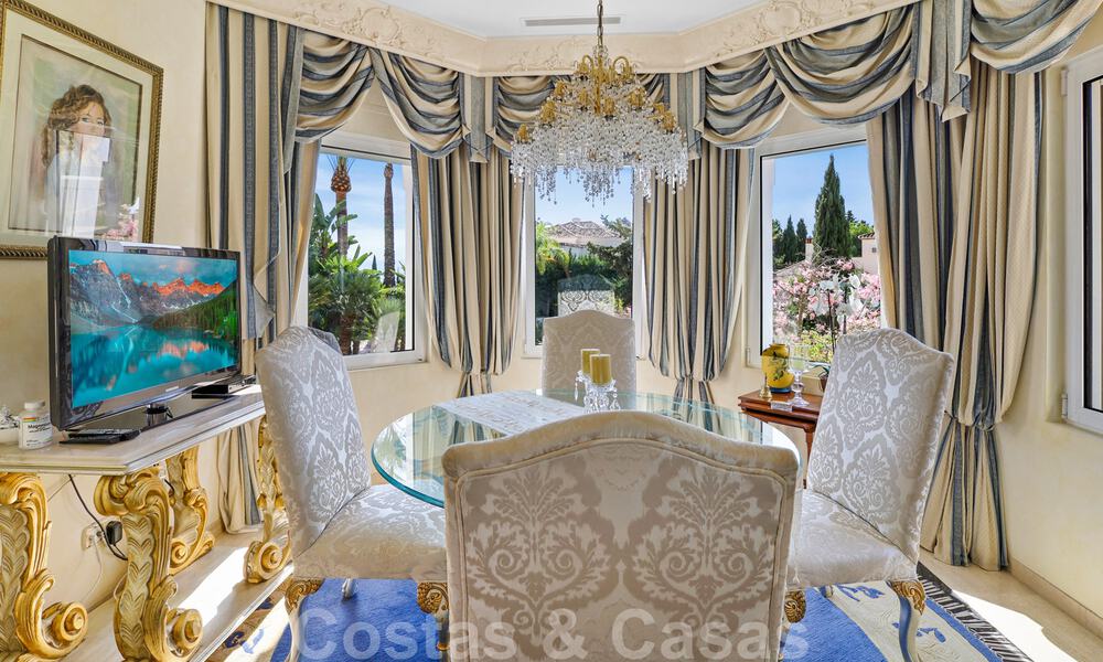 Luxevilla te koop in een klassieke Spaanse stijl, met panoramisch zeezicht in Benahavis - Marbella 38748