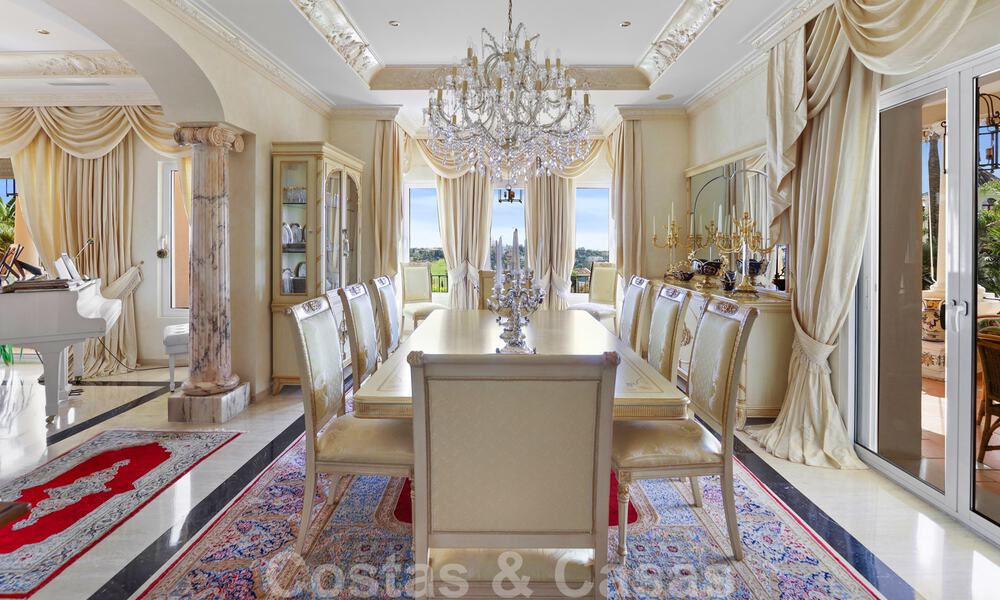 Luxevilla te koop in een klassieke Spaanse stijl, met panoramisch zeezicht in Benahavis - Marbella 38749