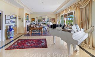 Luxevilla te koop in een klassieke Spaanse stijl, met panoramisch zeezicht in Benahavis - Marbella 38750 