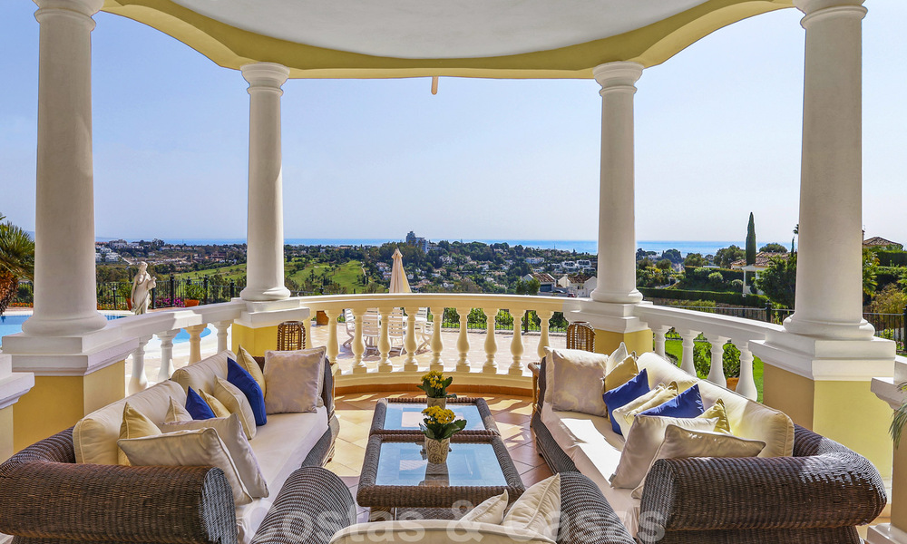 Luxevilla te koop in een klassieke Spaanse stijl, met panoramisch zeezicht in Benahavis - Marbella 38753