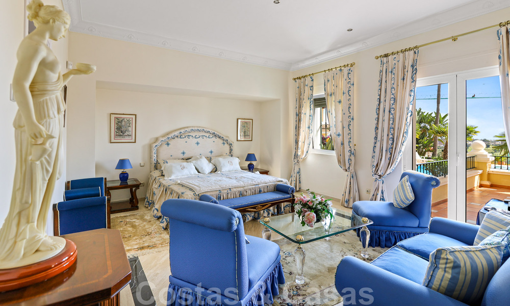 Luxevilla te koop in een klassieke Spaanse stijl, met panoramisch zeezicht in Benahavis - Marbella 38757
