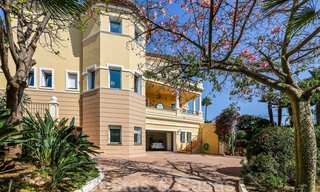 Luxevilla te koop in een klassieke Spaanse stijl, met panoramisch zeezicht in Benahavis - Marbella 38763 