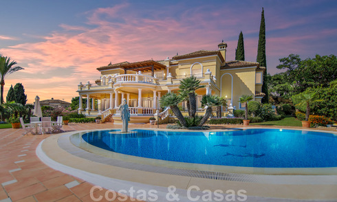 Luxevilla te koop in een klassieke Spaanse stijl, met panoramisch zeezicht in Benahavis - Marbella 38765