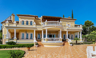 Luxevilla te koop in een klassieke Spaanse stijl, met panoramisch zeezicht in Benahavis - Marbella 38767 