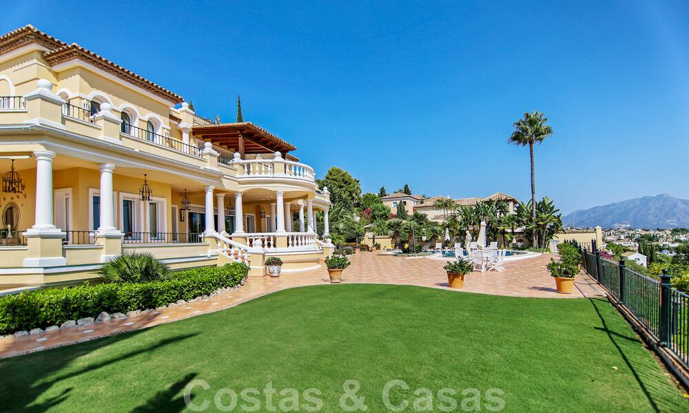 Luxevilla te koop in een klassieke Spaanse stijl, met panoramisch zeezicht in Benahavis - Marbella 38768