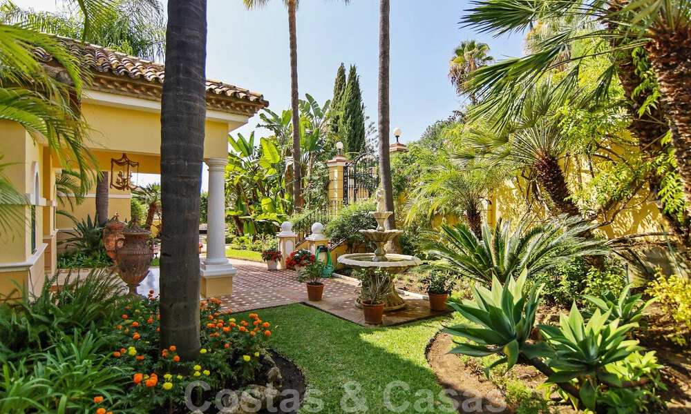 Luxevilla te koop in een klassieke Spaanse stijl, met panoramisch zeezicht in Benahavis - Marbella 38772
