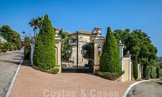 Luxevilla te koop in een klassieke Spaanse stijl, met panoramisch zeezicht in Benahavis - Marbella 38779 