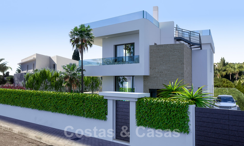 Moderne, luxueuze villa te koop in exclusieve beachside urbanisatie op de Golden Mile in Marbella 38789