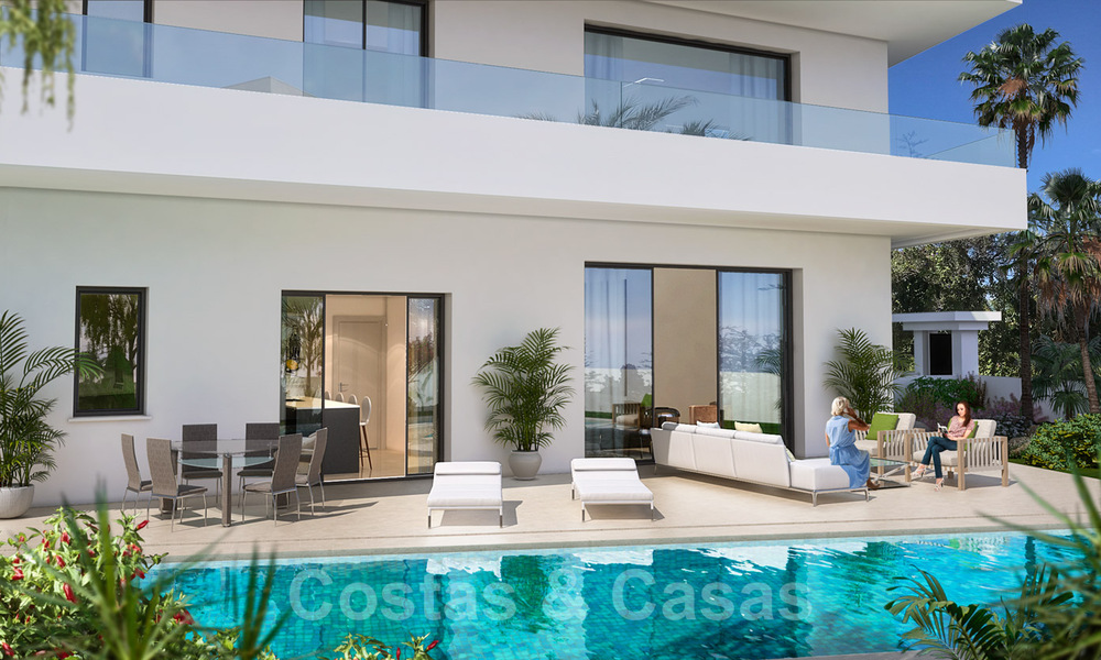 Moderne, luxueuze villa te koop in exclusieve beachside urbanisatie op de Golden Mile in Marbella 38794