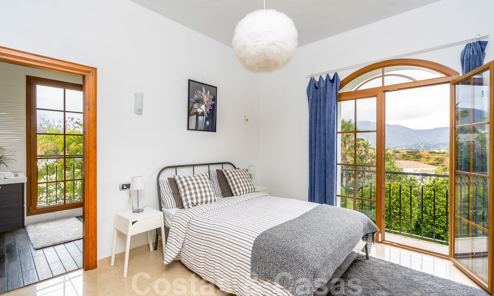 Elegante, Spaanse luxevilla te koop op groot perceel in Mijas, Costa del Sol 38946
