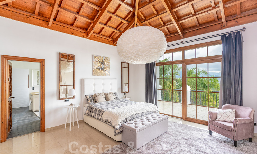 Elegante, Spaanse luxevilla te koop op groot perceel in Mijas, Costa del Sol 38948