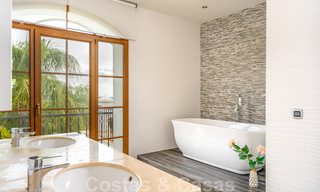 Elegante, Spaanse luxevilla te koop op groot perceel in Mijas, Costa del Sol 38949 