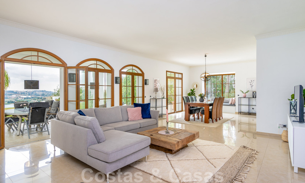 Instapklare, elegante, Spaanse luxevilla te koop op groot perceel in Mijas, Costa del Sol 38956