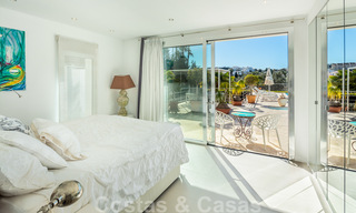 Eigentijdse, uitstekend gelegen luxevilla te koop in een afgeschermde woonwijk, eerstelijns golf Las Brisas te Nueva Andalucia, Marbella 39047 