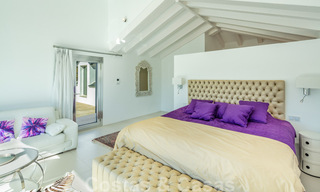Eigentijdse, uitstekend gelegen luxevilla te koop in een afgeschermde woonwijk, eerstelijns golf Las Brisas te Nueva Andalucia, Marbella 39051 