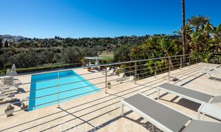 Eigentijdse, uitstekend gelegen luxevilla te koop in een afgeschermde woonwijk, eerstelijns golf Las Brisas te Nueva Andalucia, Marbella 39053 