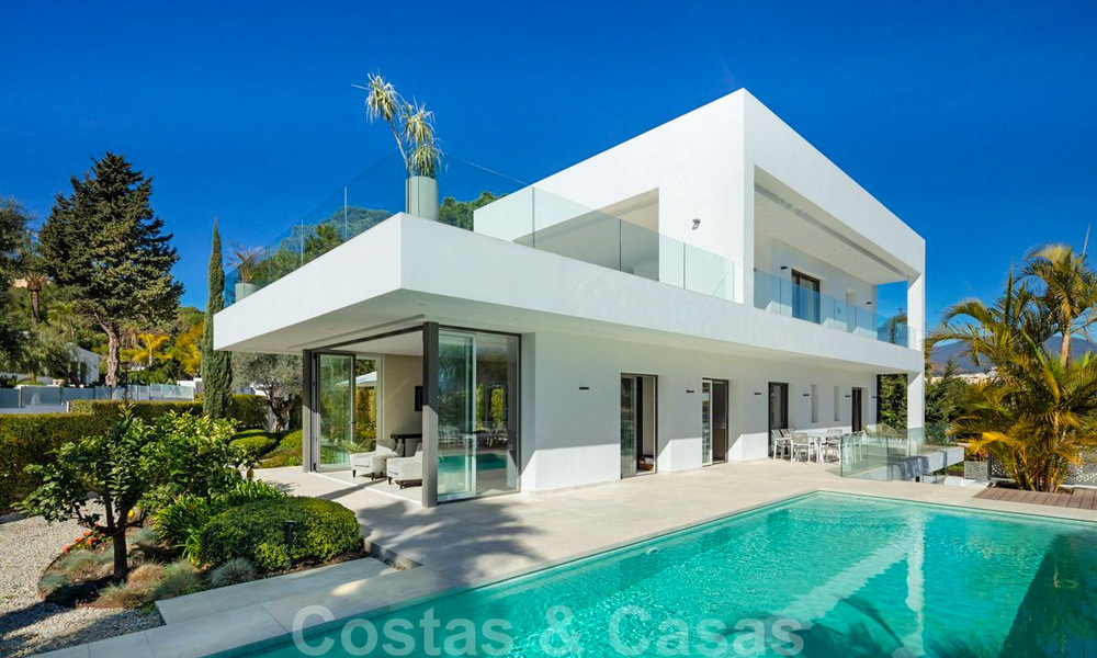 Eigentijdse, moderne villa te koop in Nueva Andalucia, Marbella 39080
