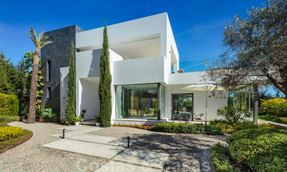 Eigentijdse, moderne villa te koop in Nueva Andalucia, Marbella 39090