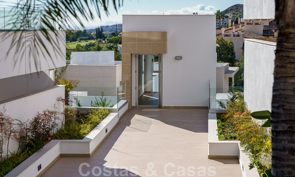 Modern, hedendaags, luxe penthouse te koop met panoramisch uitzicht op de vallei en de zee in het exclusieve Benahavis - Marbella 39100