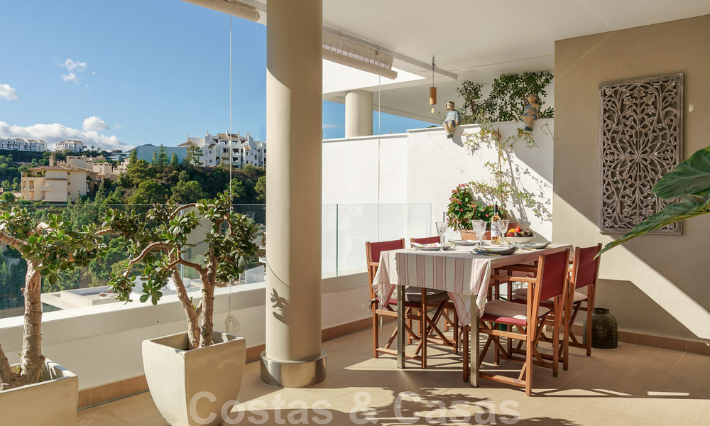 Modern, hedendaags, luxe penthouse te koop met panoramisch uitzicht op de vallei en de zee in het exclusieve Benahavis - Marbella 39104