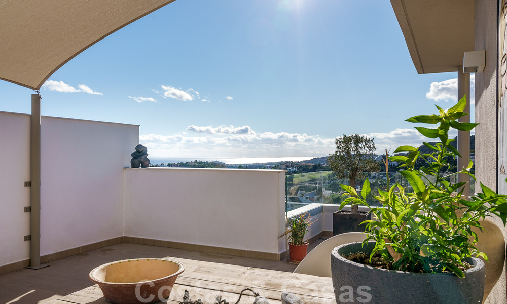 Modern, hedendaags, luxe penthouse te koop met panoramisch uitzicht op de vallei en de zee in het exclusieve Benahavis - Marbella 39123