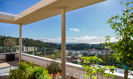 Modern, hedendaags, luxe penthouse te koop met panoramisch uitzicht op de vallei en de zee in het exclusieve Benahavis - Marbella 39125