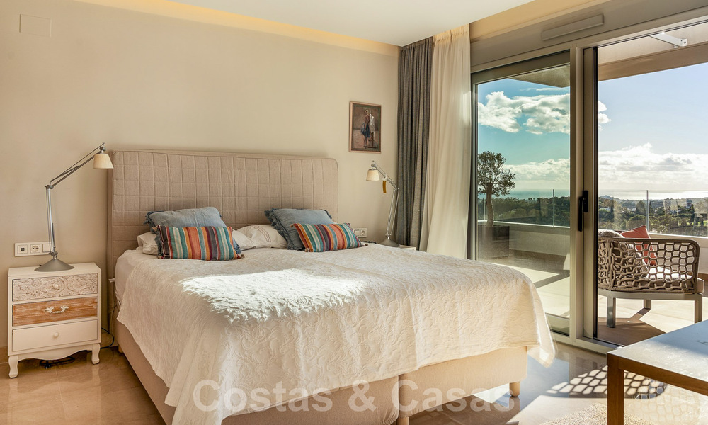 Modern, hedendaags, luxe penthouse te koop met panoramisch uitzicht op de vallei en de zee in het exclusieve Benahavis - Marbella 39127