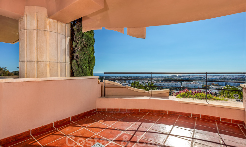 Ruim appartement te koop met panoramisch zeezicht in golfresort te Nueva Andalucia, Marbella 39145