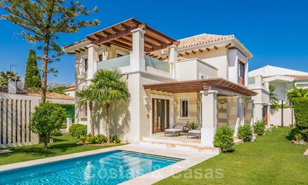 Mediterrane, beachside villa te koop in exclusieve woonwijk aan het strand aan de Golden Mile van Marbella 39181