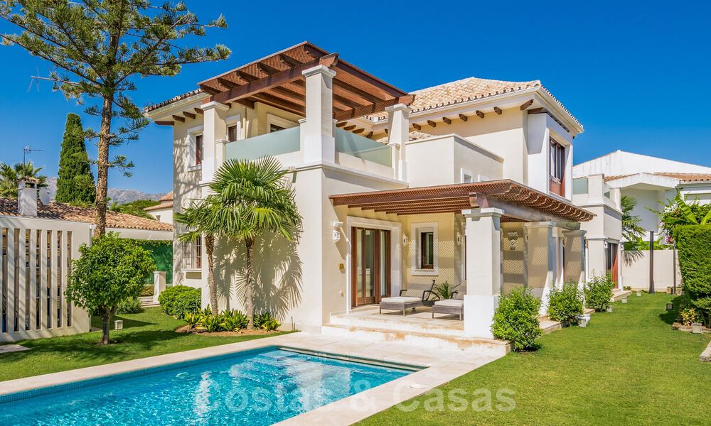 Mediterrane, beachside villa te koop in exclusieve woonwijk aan het strand aan de Golden Mile van Marbella 39181