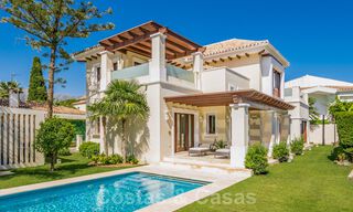 Mediterrane, beachside villa te koop in exclusieve woonwijk aan het strand aan de Golden Mile van Marbella 39181 
