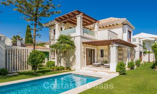 Mediterrane, beachside villa te koop in exclusieve woonwijk aan het strand aan de Golden Mile van Marbella 39182 