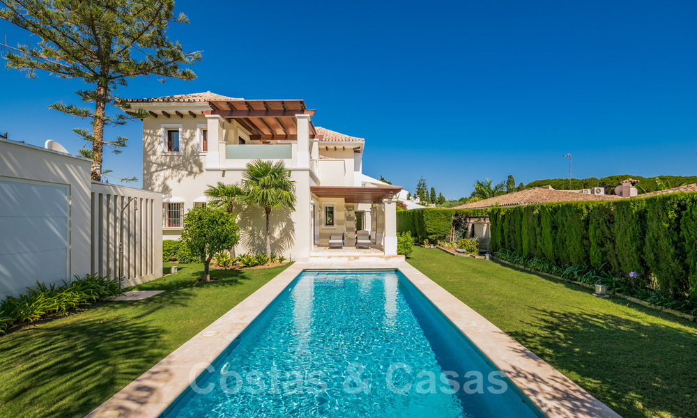 Mediterrane, beachside villa te koop in exclusieve woonwijk aan het strand aan de Golden Mile van Marbella 39183