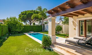 Mediterrane, beachside villa te koop in exclusieve woonwijk aan het strand aan de Golden Mile van Marbella 39184 