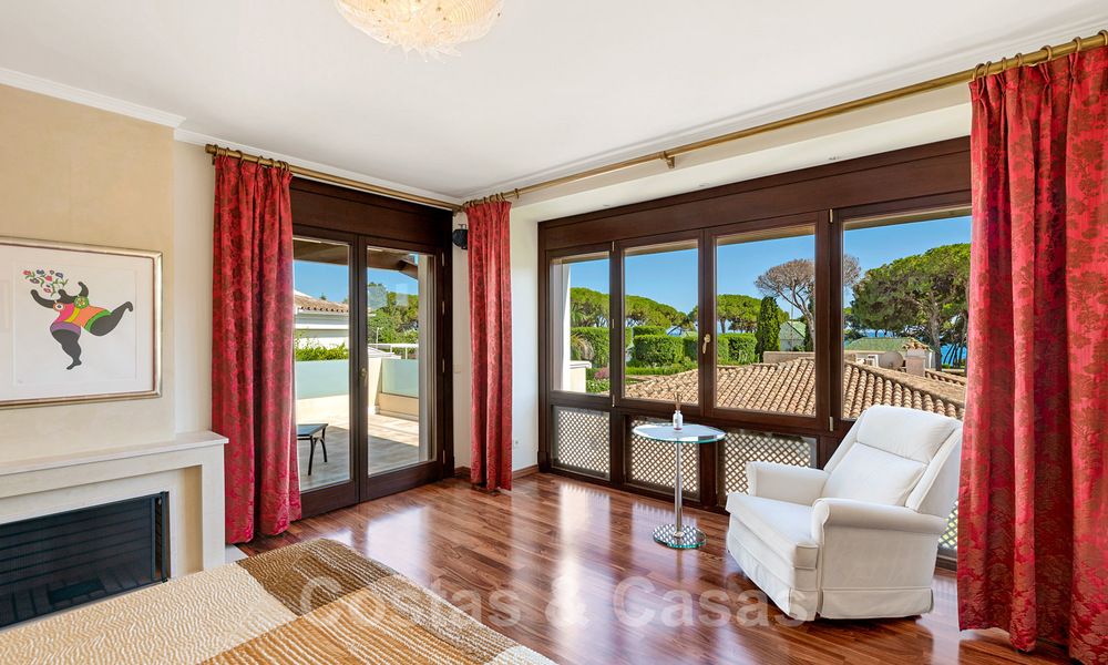 Mediterrane, beachside villa te koop in exclusieve woonwijk aan het strand aan de Golden Mile van Marbella 39188