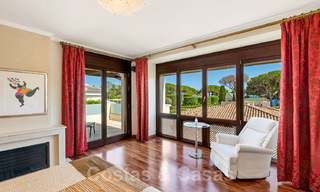 Mediterrane, beachside villa te koop in exclusieve woonwijk aan het strand aan de Golden Mile van Marbella 39188 