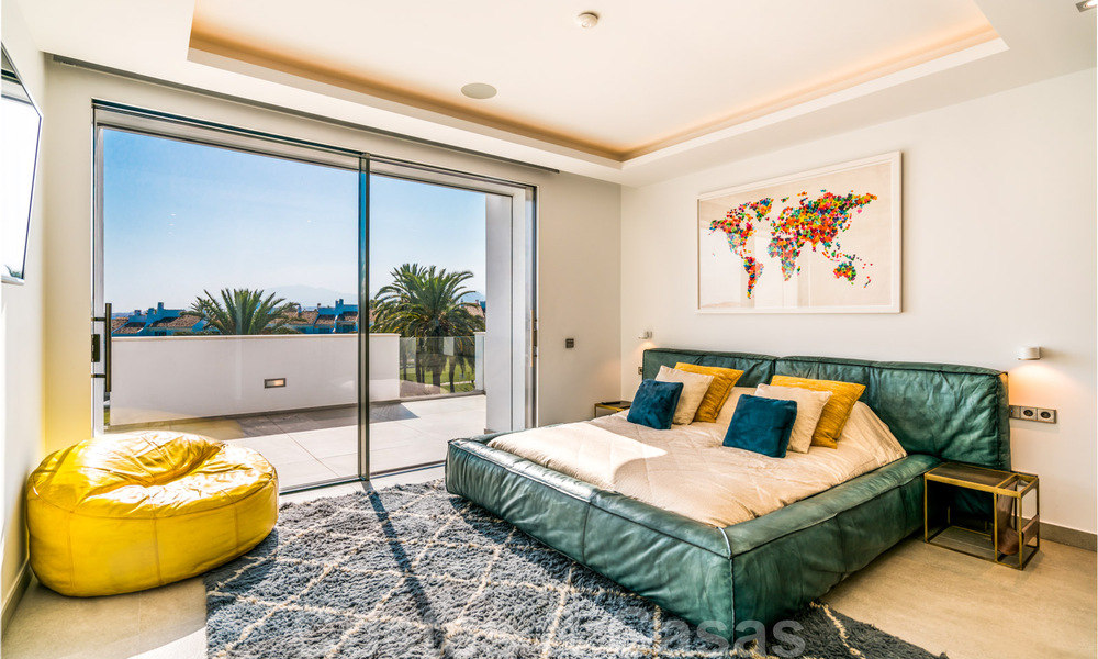 Adembenemende, ultramoderne, luxevilla te koop met panoramisch zeezicht in Nueva Andalucia, Marbella, op wandelafstand van Puerto Banus 39197