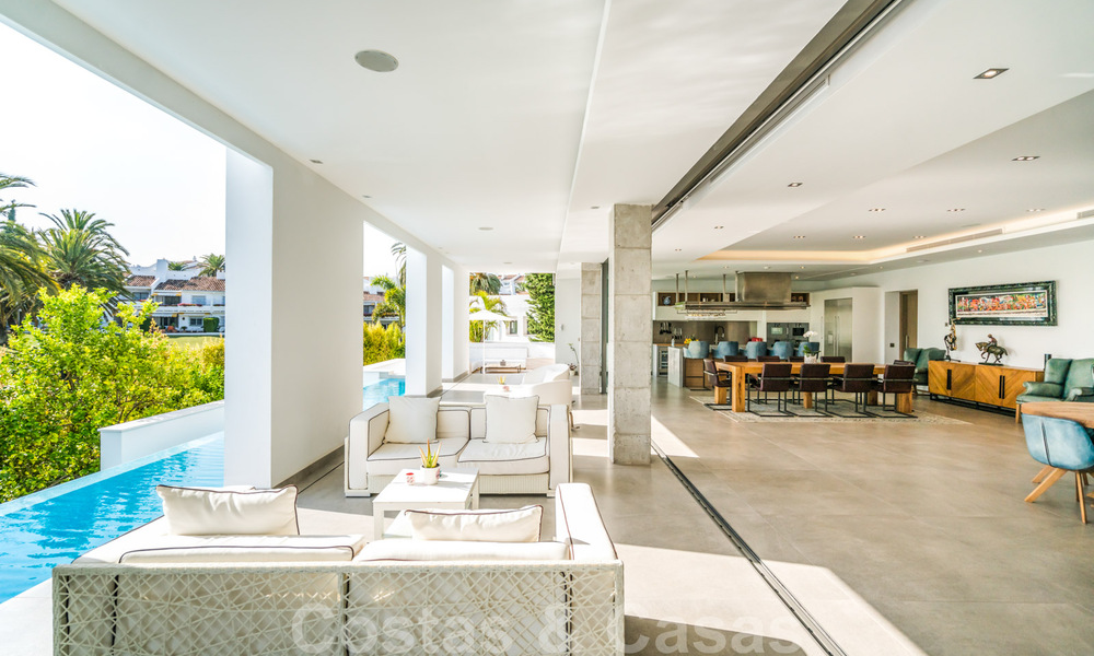Adembenemende, ultramoderne, luxevilla te koop met panoramisch zeezicht in Nueva Andalucia, Marbella, op wandelafstand van Puerto Banus 39212