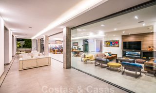 Adembenemende, ultramoderne, luxevilla te koop met panoramisch zeezicht in Nueva Andalucia, Marbella, op wandelafstand van Puerto Banus 39226 