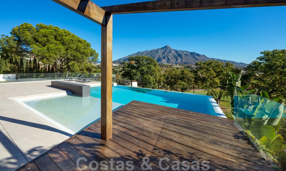 Eigentijdse, luxevilla te koop, eerstelijns Las Brisas golf met prachtig uitzicht in Nueva Andalucia, Marbella 39244