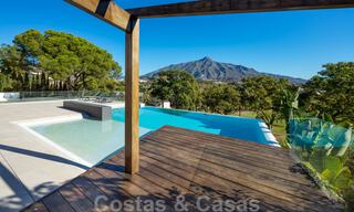 Eigentijdse, luxevilla te koop, eerstelijns Las Brisas golf met prachtig uitzicht in Nueva Andalucia, Marbella 39244 