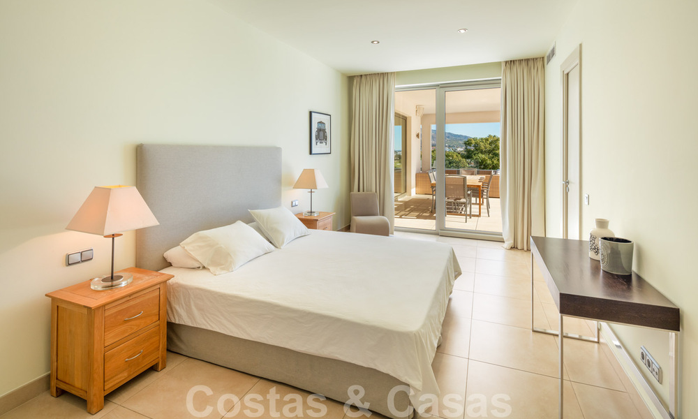 Eigentijdse, luxevilla te koop, eerstelijns Las Brisas golf met prachtig uitzicht in Nueva Andalucia, Marbella 39255