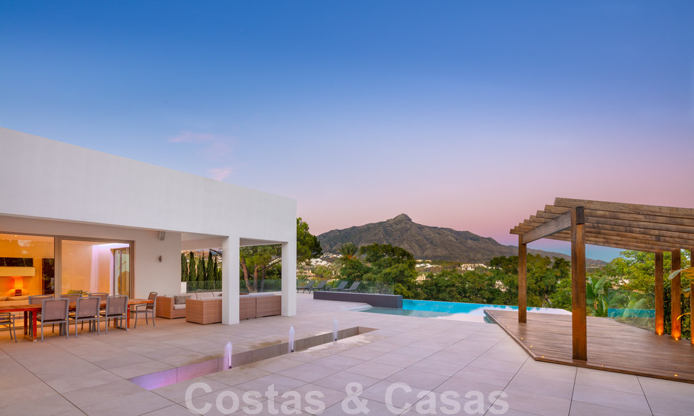 Eigentijdse, luxevilla te koop, eerstelijns Las Brisas golf met prachtig uitzicht in Nueva Andalucia, Marbella 39268