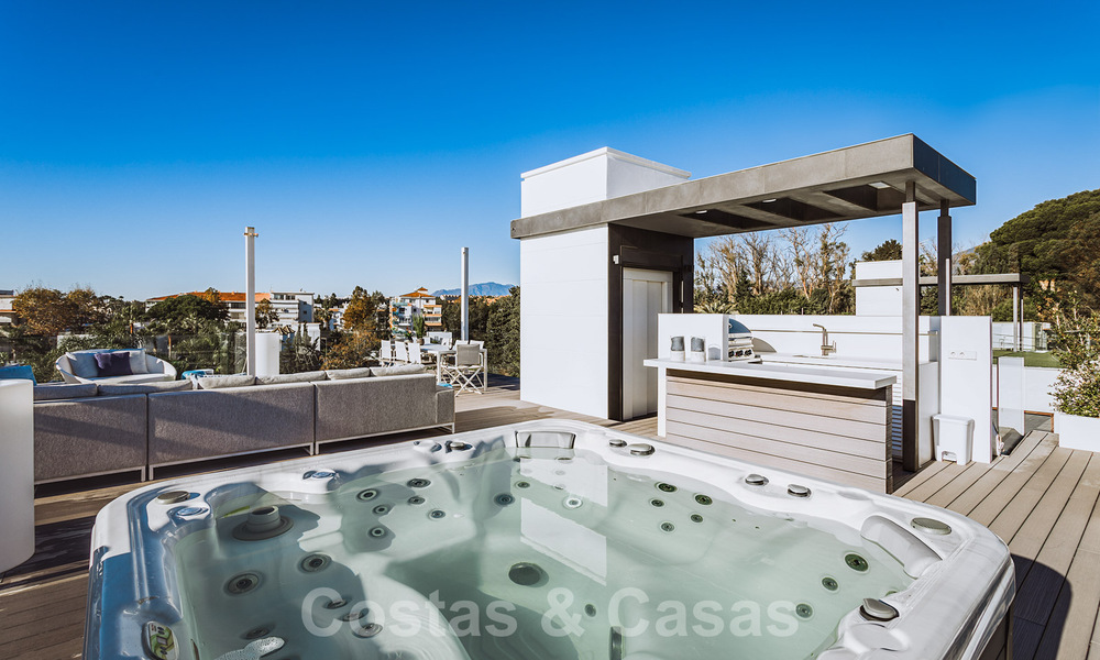 Instapklare, modernistische luxevilla te koop, nabij het strand en Puerto Banus, op de Golden Mile in Marbella 39351