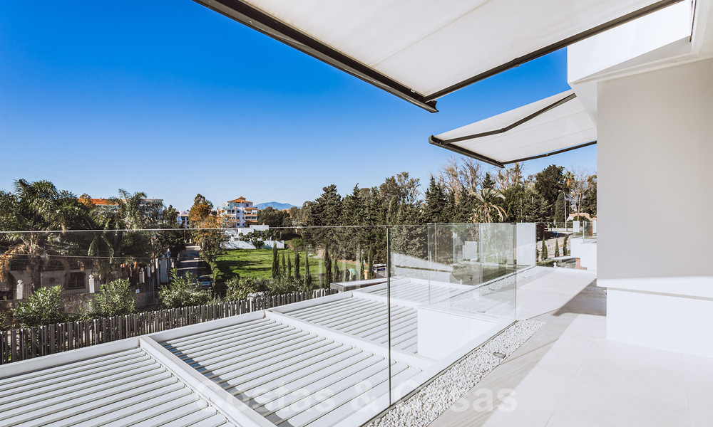 Instapklare, modernistische luxevilla te koop, nabij het strand en Puerto Banus, op de Golden Mile in Marbella 39360