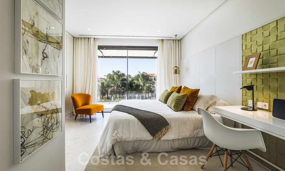 Instapklare, modernistische luxevilla te koop, nabij het strand en Puerto Banus, op de Golden Mile in Marbella 39361